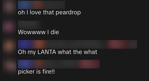 Live chat reacting to the necklace: oh I love that peardrop, Wowwww I die, picker is fire